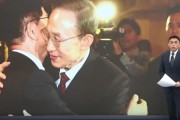 六安李明博、朴槿惠给金文洙打气 鼓励其争取赢得韩国大选