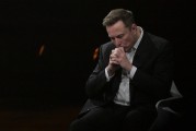 六安特斯拉股价收涨超3%：特朗普无意沟通，马斯克父亲劝儿子低头